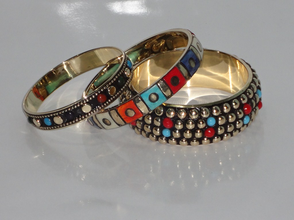 We are offering manufacturers and exporters of Costume Jewelry
