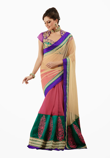 newly fashioned glamour in saree