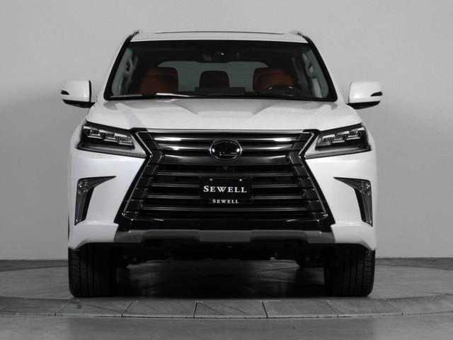 URGENT Selling My Used 2017 Lexus lx570 GCC Specs full option