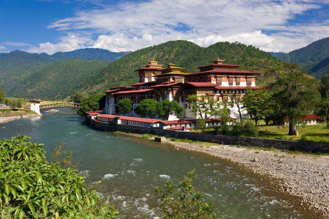 Cab hire in Bhutan