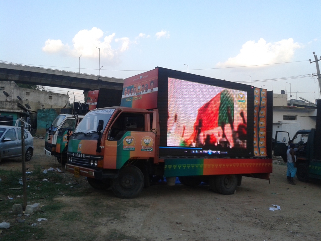 Led screen canter L shape