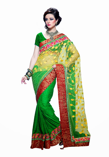 newly fashioned glamour in saree