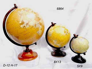 We are offering Iron Handicrafts
